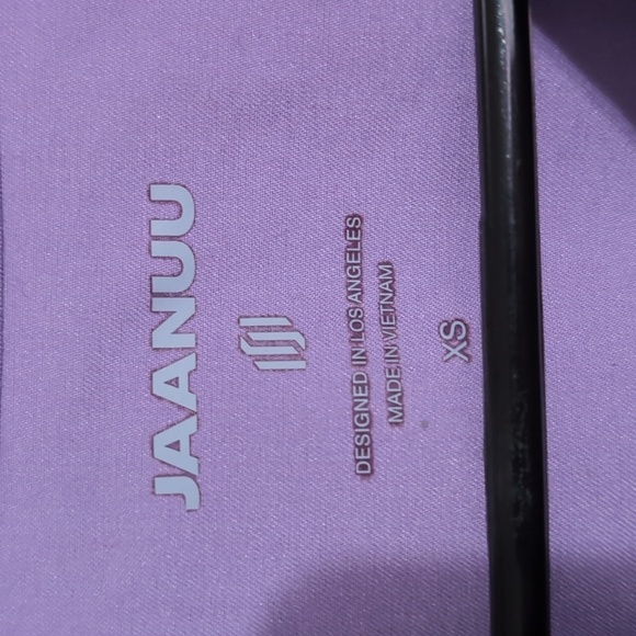 Jaanuu Lavender Purple Short Sleeve Vneck Scrub Top Size Extra Small - Picture 2 of 5
